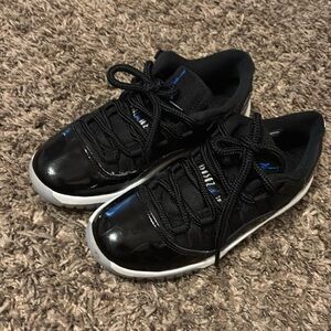 Boys Jordan 11